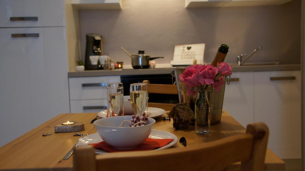 Les Petits Nids De Nina 1 Aparthotel Fosses-La-Ville Kültér fotó