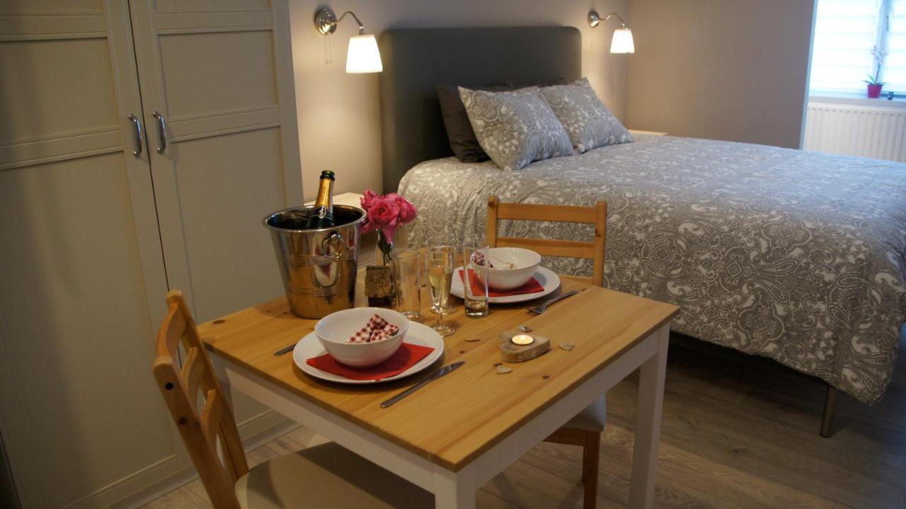 Les Petits Nids De Nina 1 Aparthotel Fosses-La-Ville Kültér fotó
